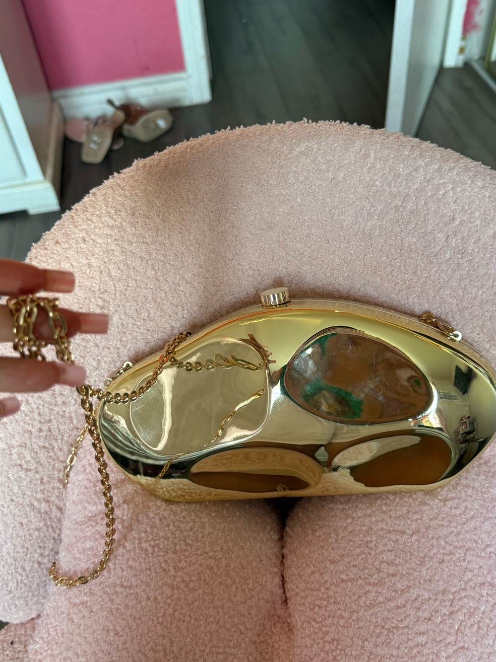 Amazon Gold Metallic Sculpted Chain Clutch - Picture 2 of 4